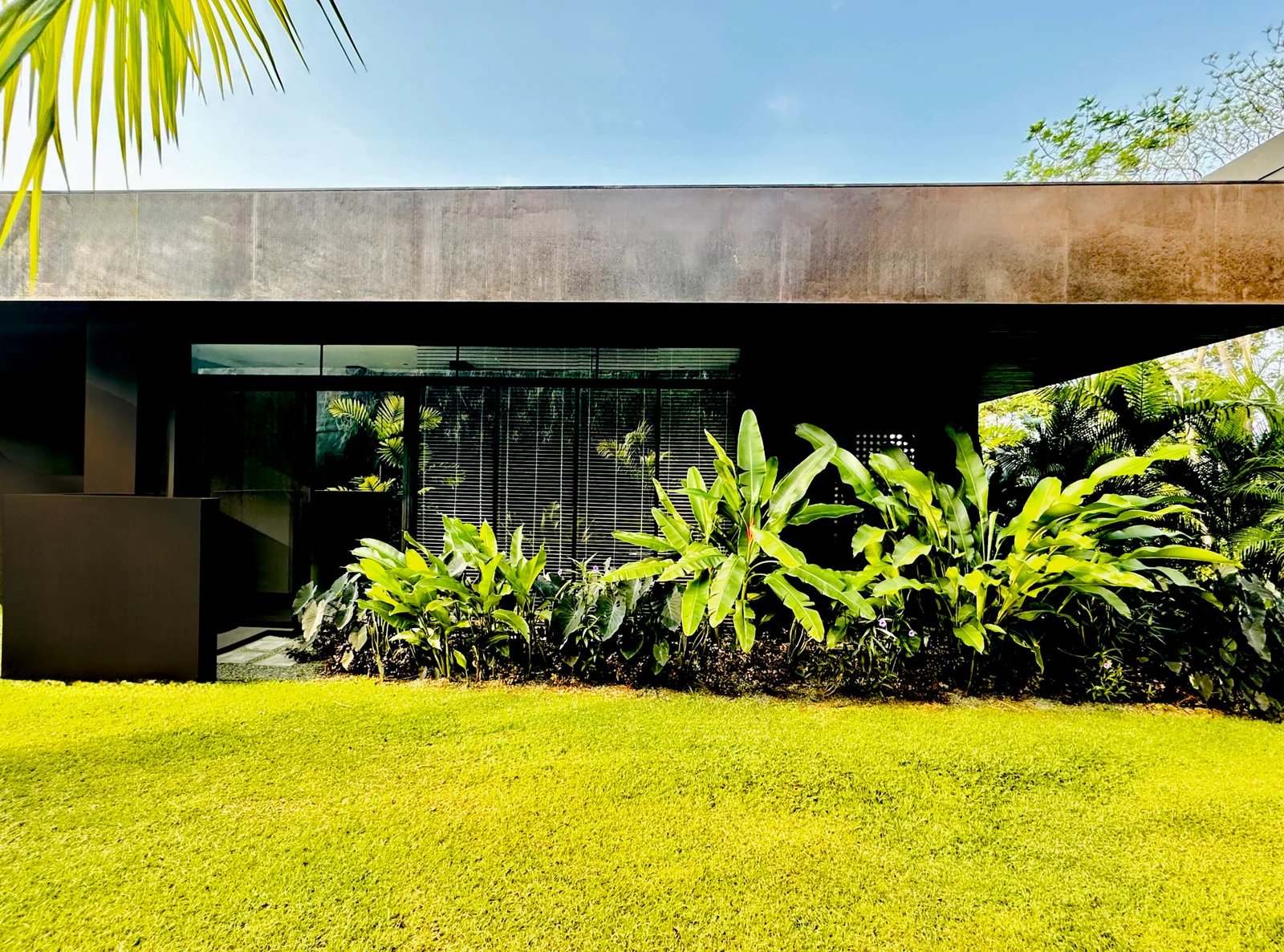 Uvita Black House – Iconic Designer Estate by Mark Liddell