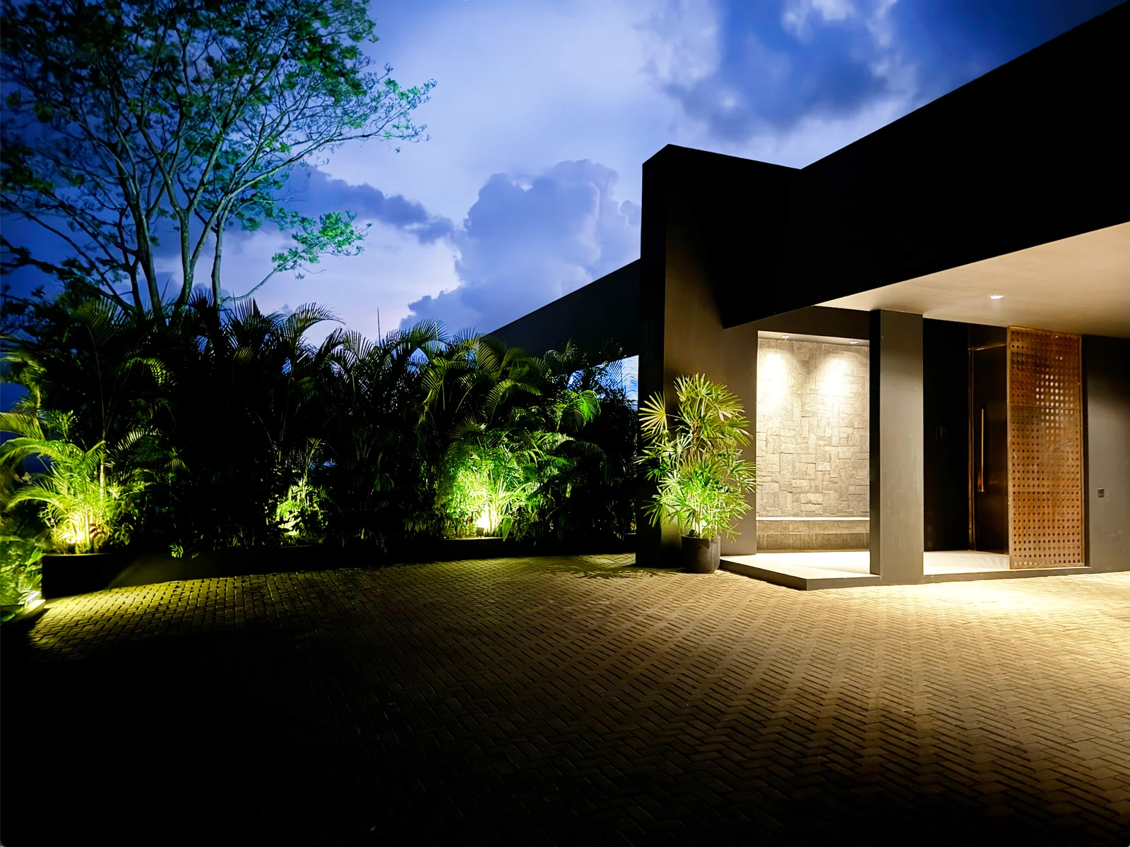 Uvita Black House – Iconic Designer Estate by Mark Liddell