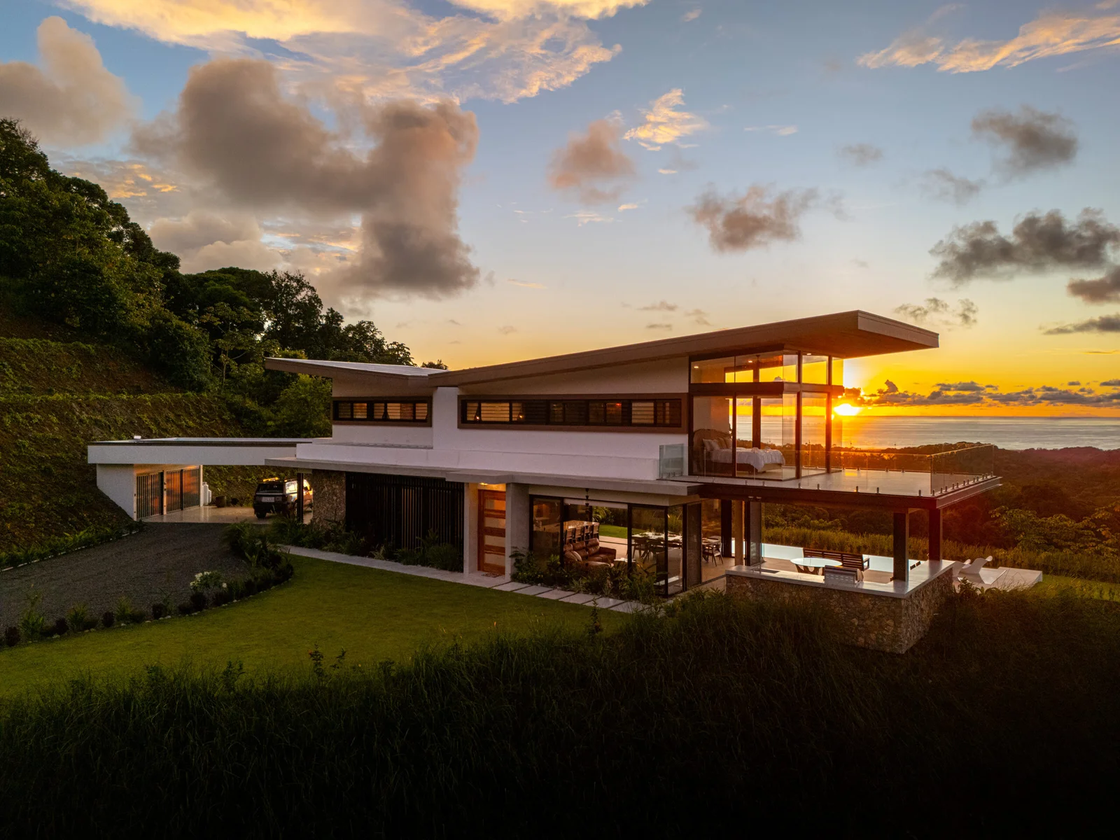 A New Benchmark in Modern Tropical Luxury – Ojochal, Costa Rica