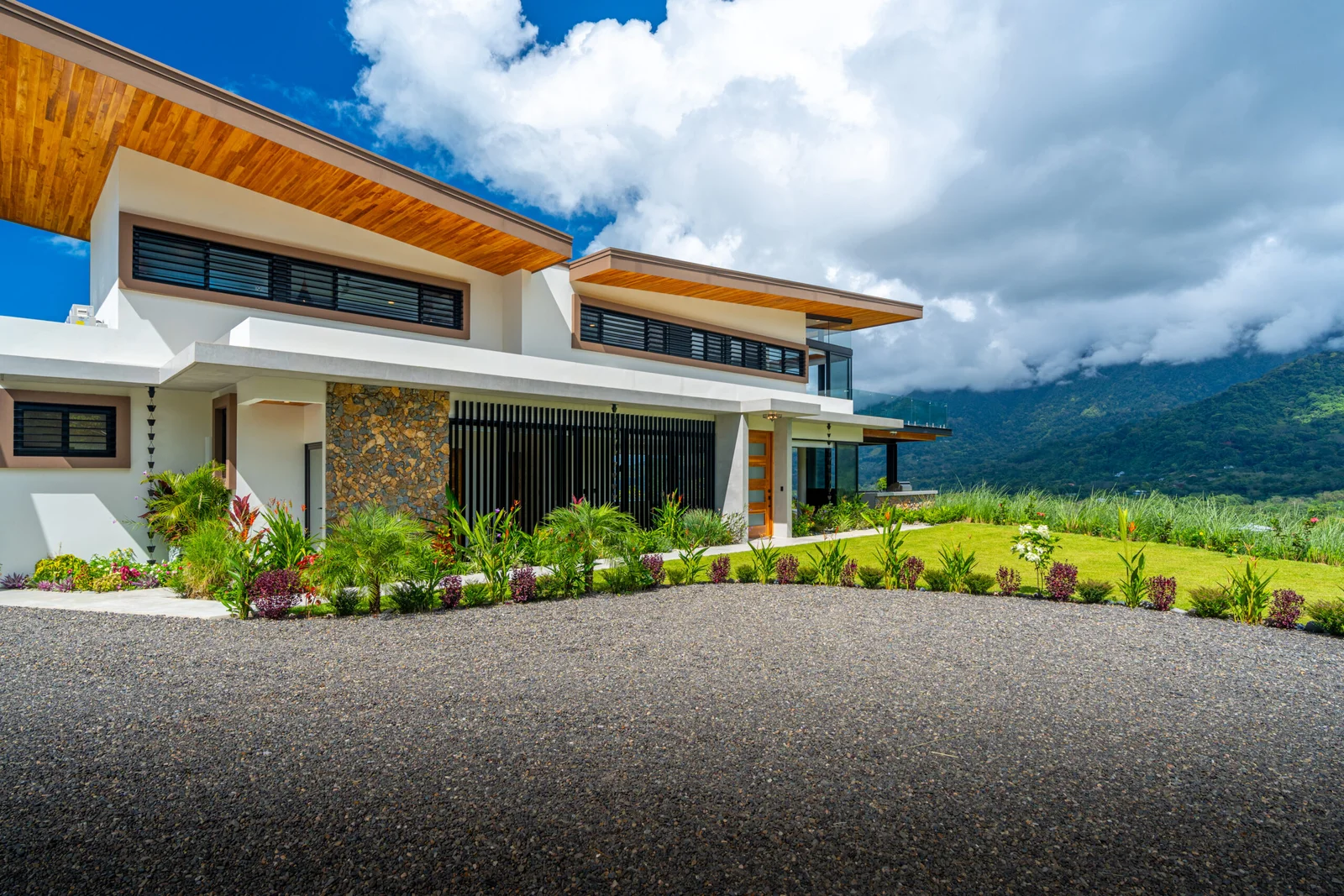 A New Benchmark in Modern Tropical Luxury – Ojochal, Costa Rica
