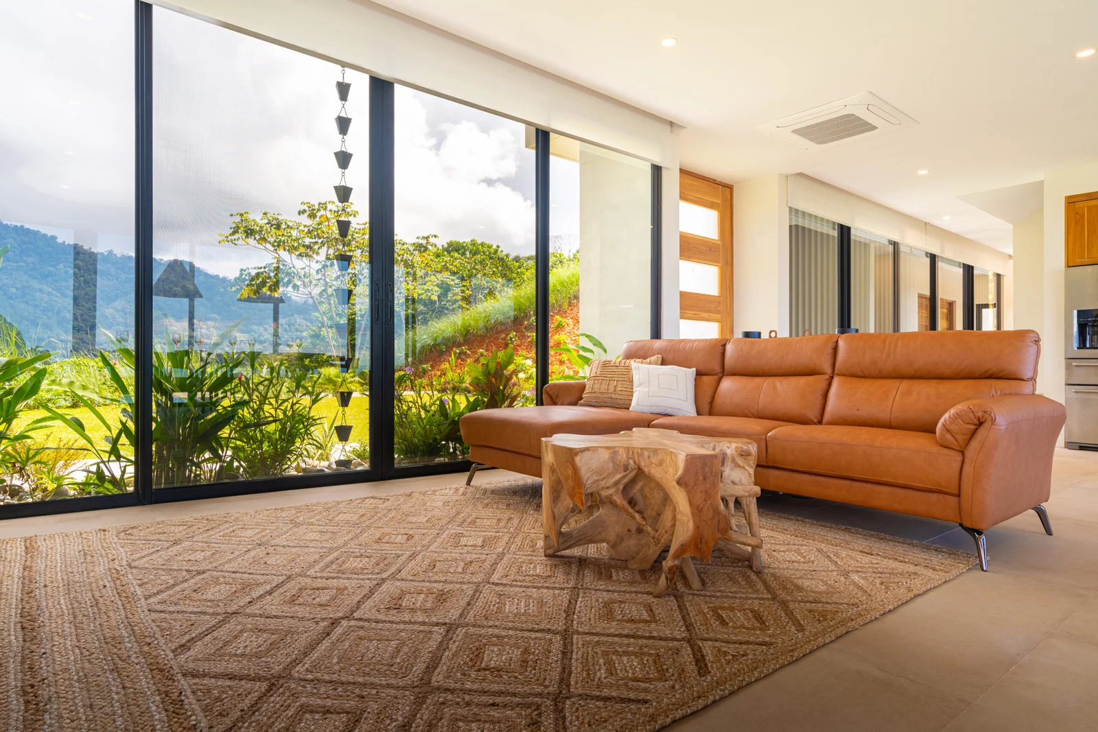 A New Benchmark in Modern Tropical Luxury – Ojochal, Costa Rica