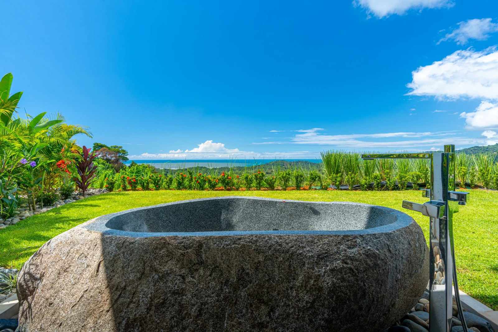 A New Benchmark in Modern Tropical Luxury – Ojochal, Costa Rica