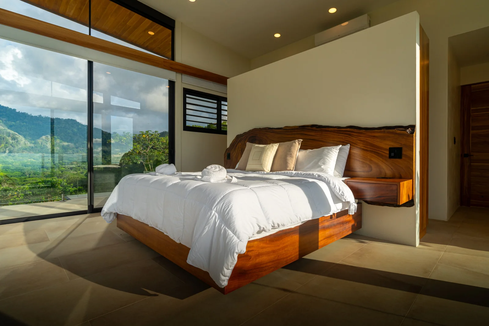 A New Benchmark in Modern Tropical Luxury – Ojochal, Costa Rica