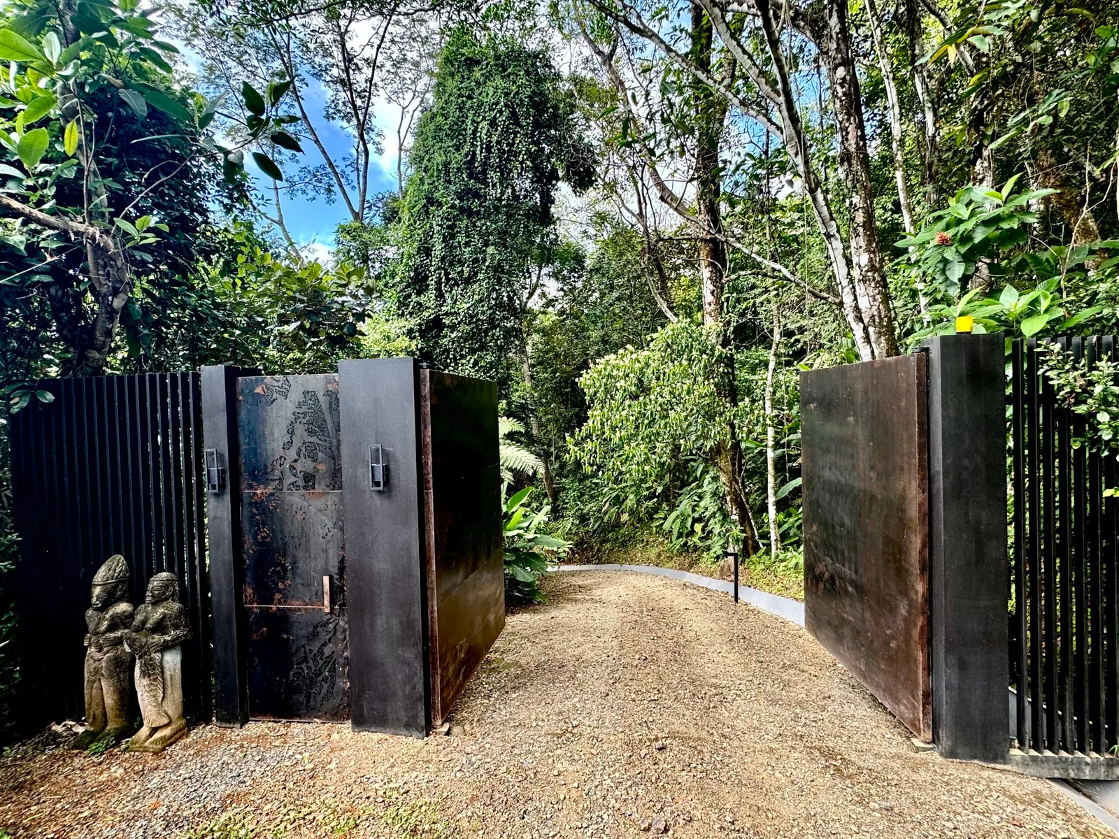 Uvita Black House – Iconic Designer Estate by Mark Liddell